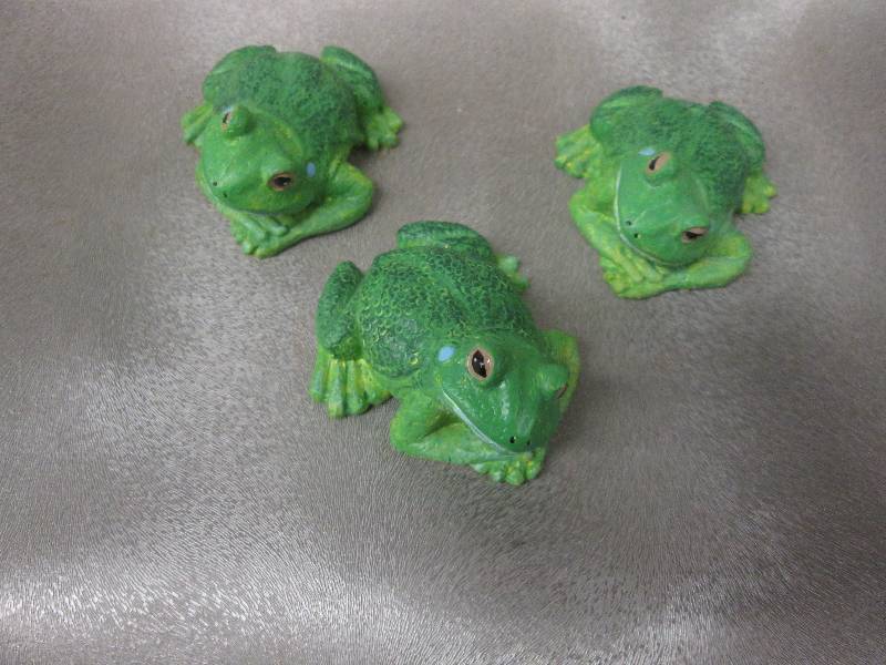 Lot of 40 plus Lucky Green Frogs 2....