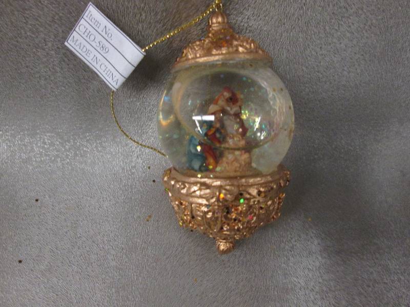 Lot of 30  Water Globe Nativity Or...