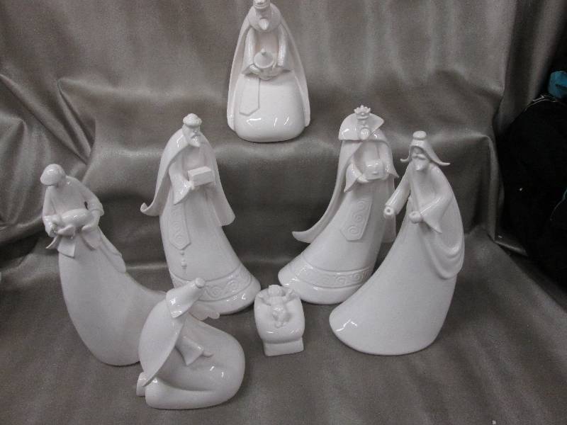 Lot of 6 7 pc White Ceramic Nativi...