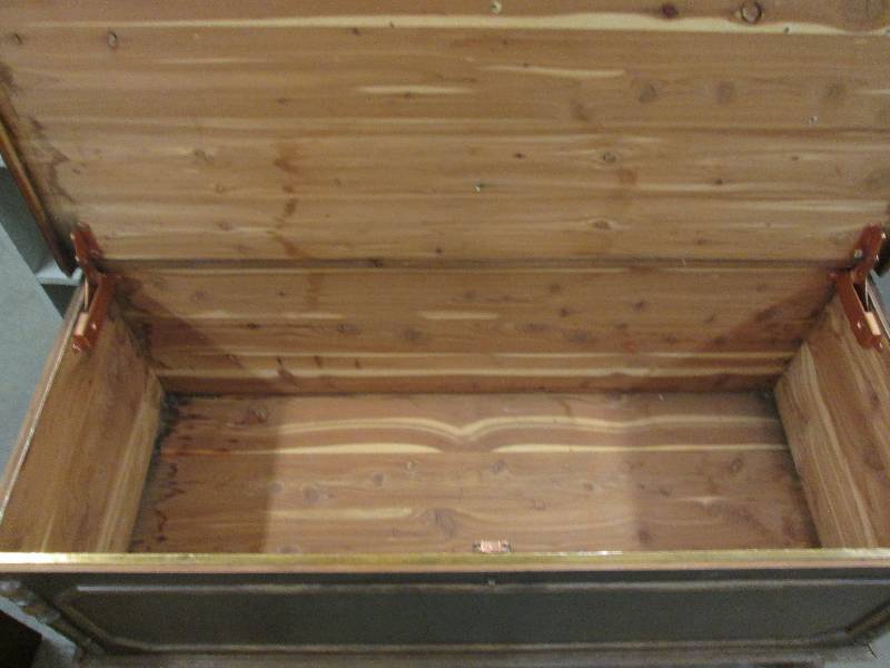 Cedar Chest , needs top refinished- 45Wx19...