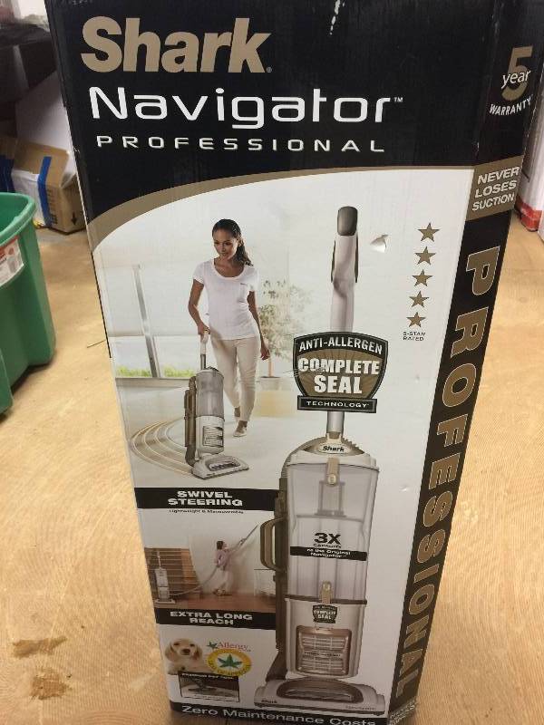 lot 21 image: Shark Navigator in like new condition