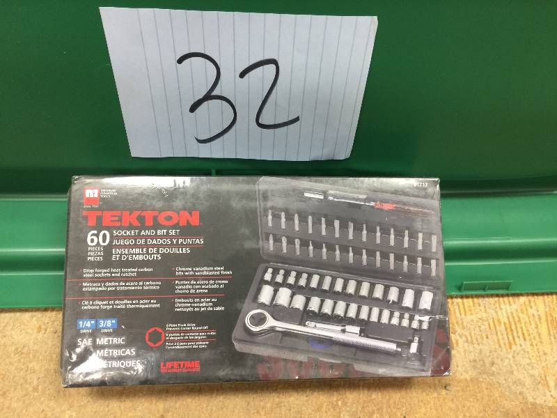 lot 32 image: Tekton 60 Pcs Socket and Bit Set New