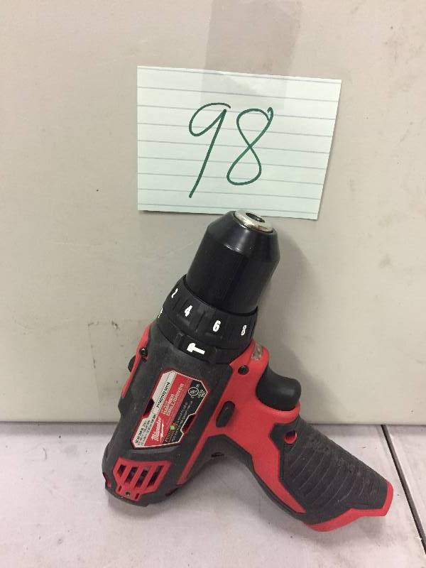 lot 98 image: Milwaukee M12 12-Volt Lithium-Ion Cordless 38 in. Hammer DrillDriver  in working conditions