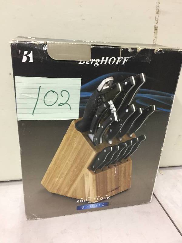 lot 102 image: BergHOFF Studio 15-pc. Knife Set
