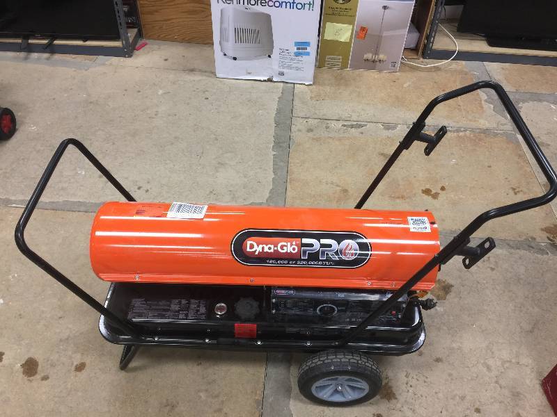 lot 138 image: Dyna-Glo Delux 180K or 220K BTU Kerosene Forced Air Heater  inlike new working conditions