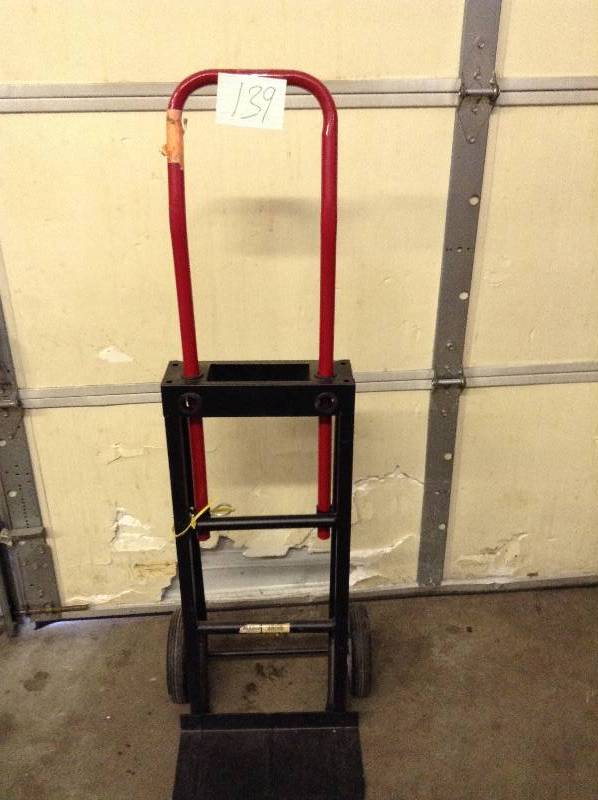lot 139 image: Milwaukee 600 lb. Capacity Hand Truck