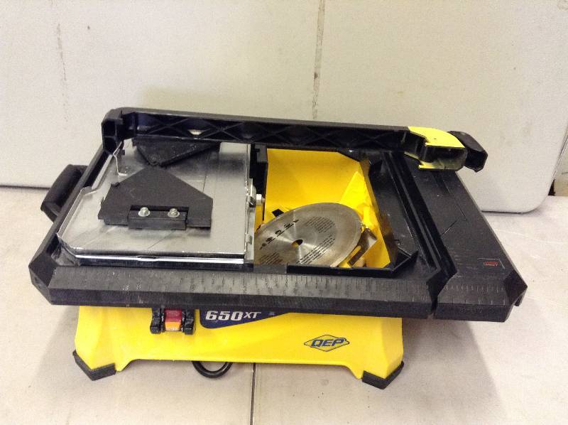 lot 147 image: QEP 34 HP Wet Tile Saw with 7 in. Diamond Blade in working conditions
