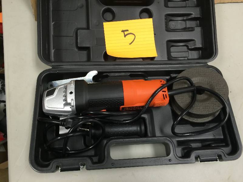 lot 5 image: Black decker 120-Volt 8.5 Amp 4-12 in. Corded Small Angle Grinder
