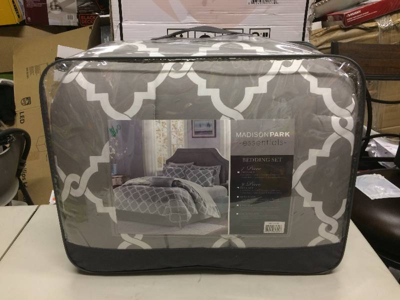lot 86 image: Madison Park Essentials Merritt 9-Piece Reversible Full Comforter Set in Grey King Size New