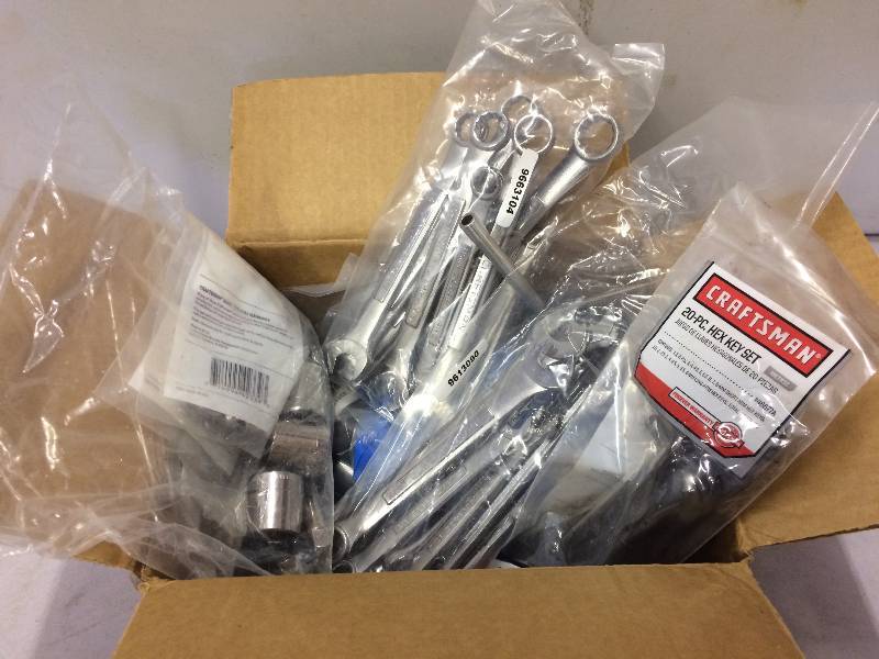 lot 142 image: CRAFTSMAN 180 Piece SAE and Metric 38-Inch Drive Socket and Wrench Set
