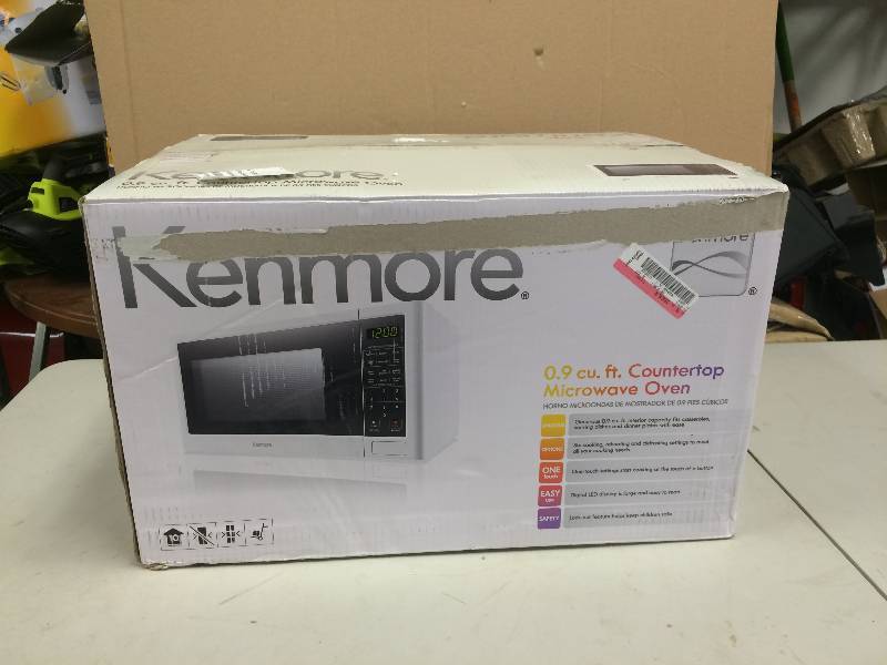 lot 62 image: Kenmore P90D23AP-WJW 0.9 cu. ft. Microwave Oven