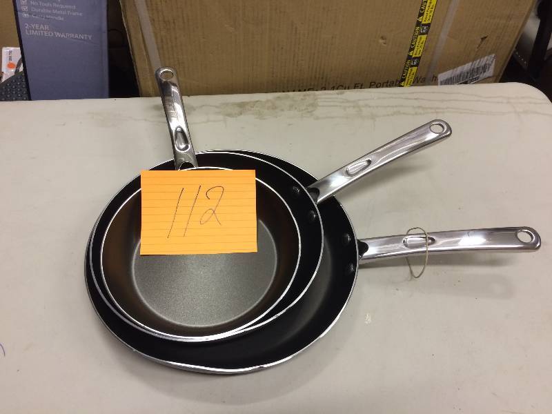 lot 112 image: 3 Pc Skillet Set Farberware 8,10,11 - small damage on 1