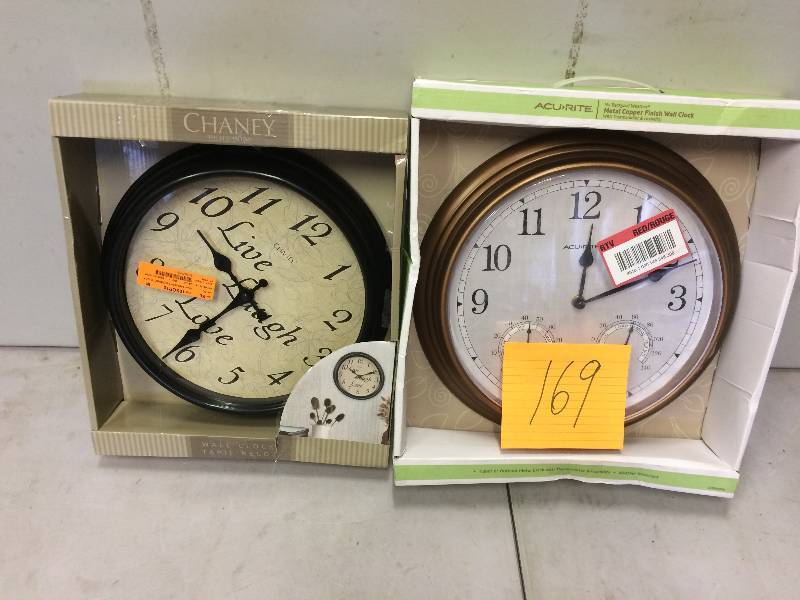 lot 169 image: Lot of 2 wall clocks