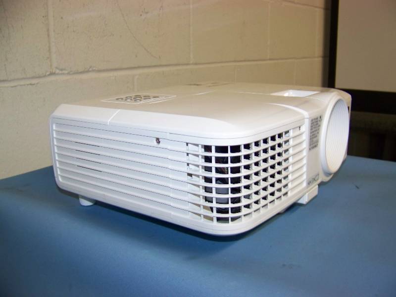 lot 14 image: Mitsubishi, EX241U, DLP Projector with HDMI Input
