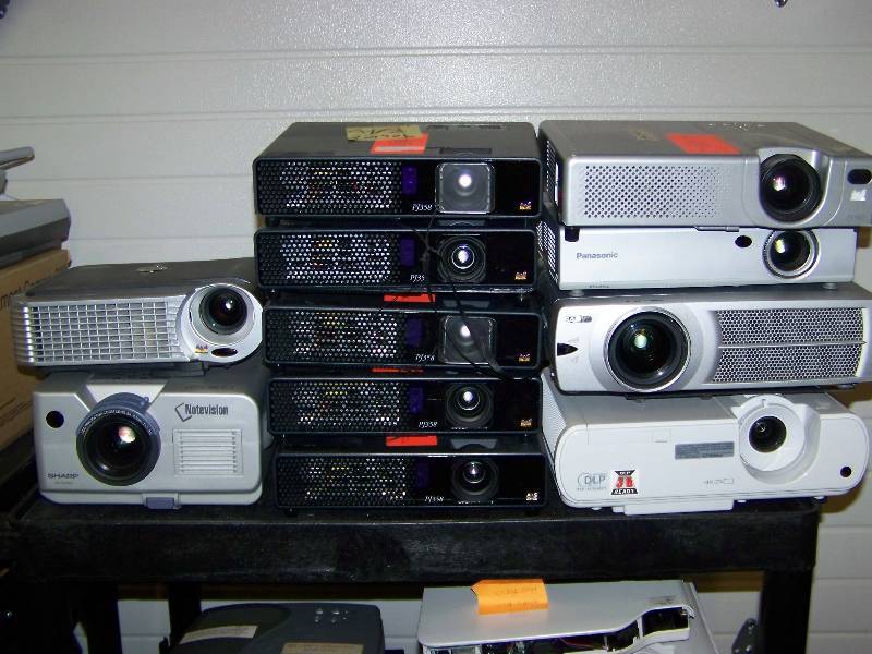 lot 112 image: Miscellaneous AV Items for PARTS  REPAIR