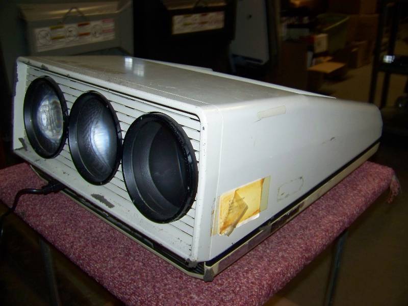 lot 113 image: Sony, Videoscope, VPH-1020Q1, Color Video Projector in Hard-Sided, Padded Travel Case - for PARTSREPAIR