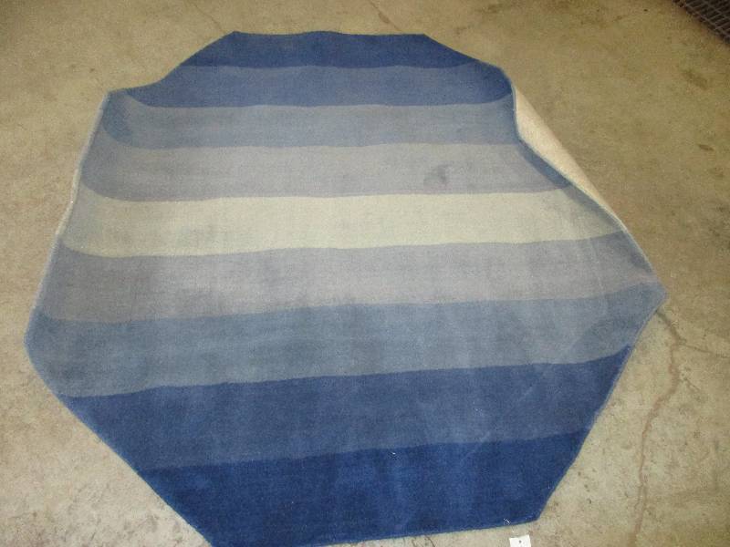 lot 60 image: pentagon rug 69 across