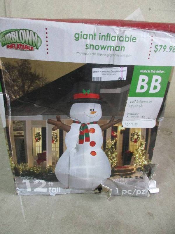 lot 65 image: 12 tall giant inflatable snow man