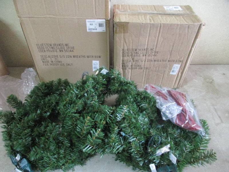 lot 74 image: 6 - 22 light up wreaths w bow