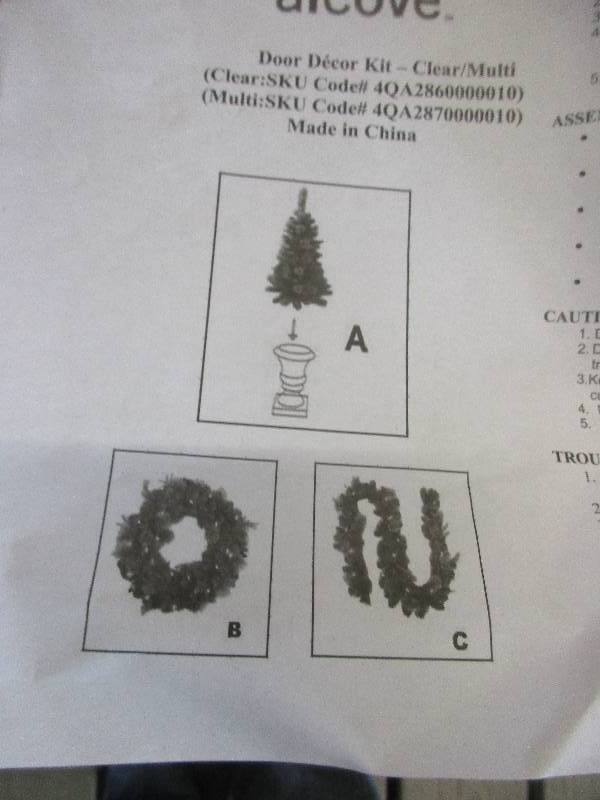 lot 91 image: Christmas decor kit - see pictures for whats included