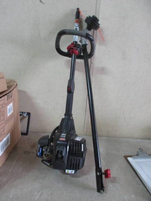 lot 104 image: craftsman 27 cc weed whipper - green
