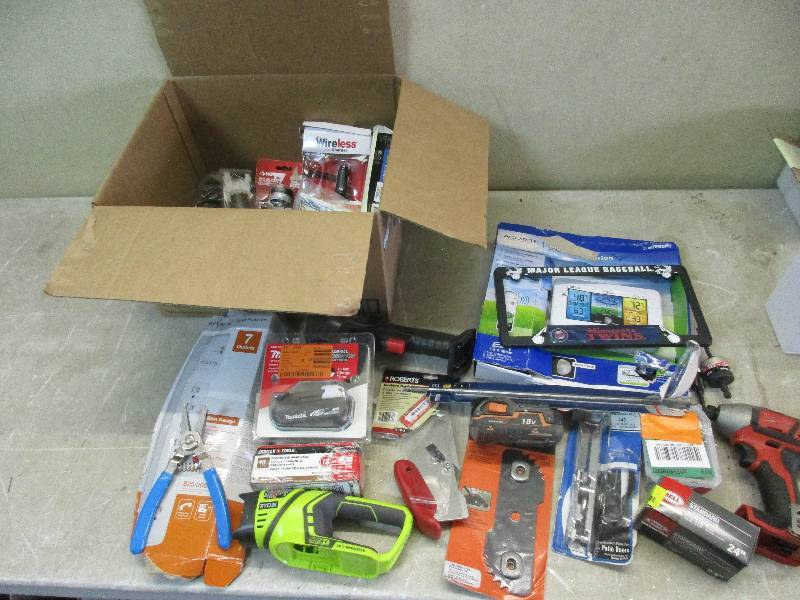 lot 109 image: misc grab box - see pictures