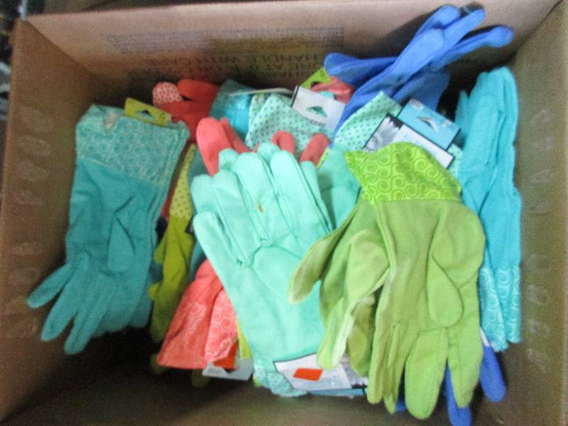 lot 5 image: box of gardening gloves 30 pairs