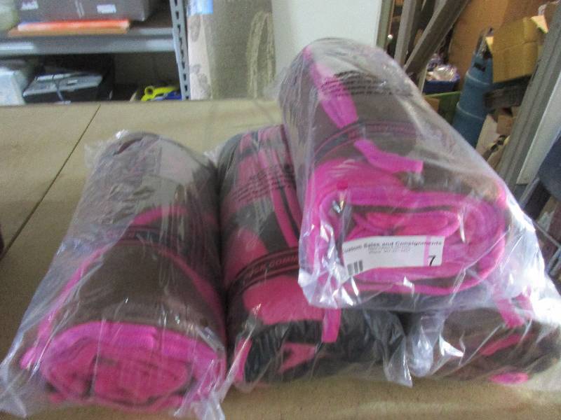 lot 7 image: 4 duck commander fleece throw blankets