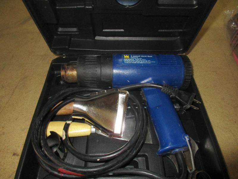 lot 8 image: WEN heat gun and case