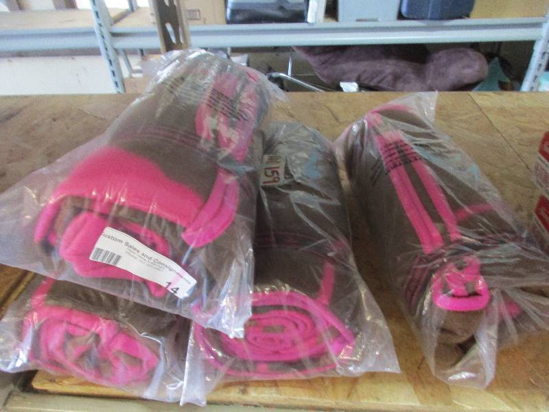 lot 14 image: 4 duck commander fleece throw blankets