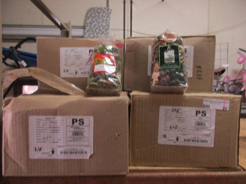 lot 20 image: 6 cases of potpourri     3 lemon grass and 3 gardenia