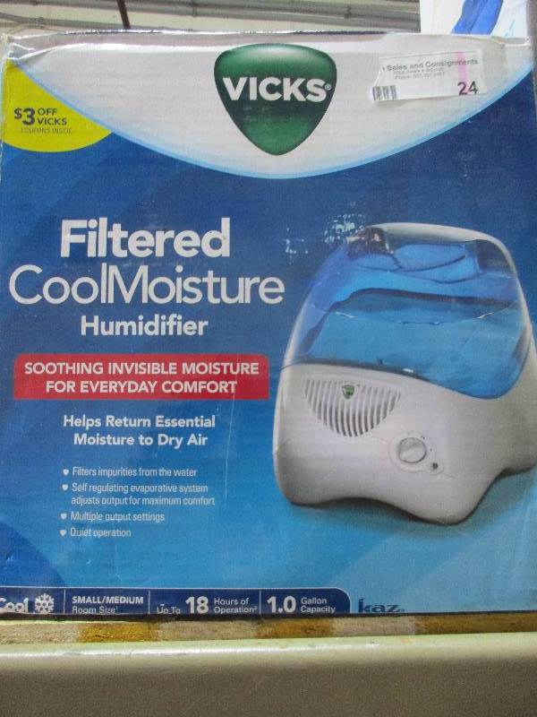 lot 24 image: Vicks filtered cool mist humidifier