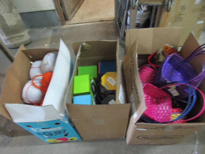 lot 39 image: 3 huge boxes of Easter baskets
