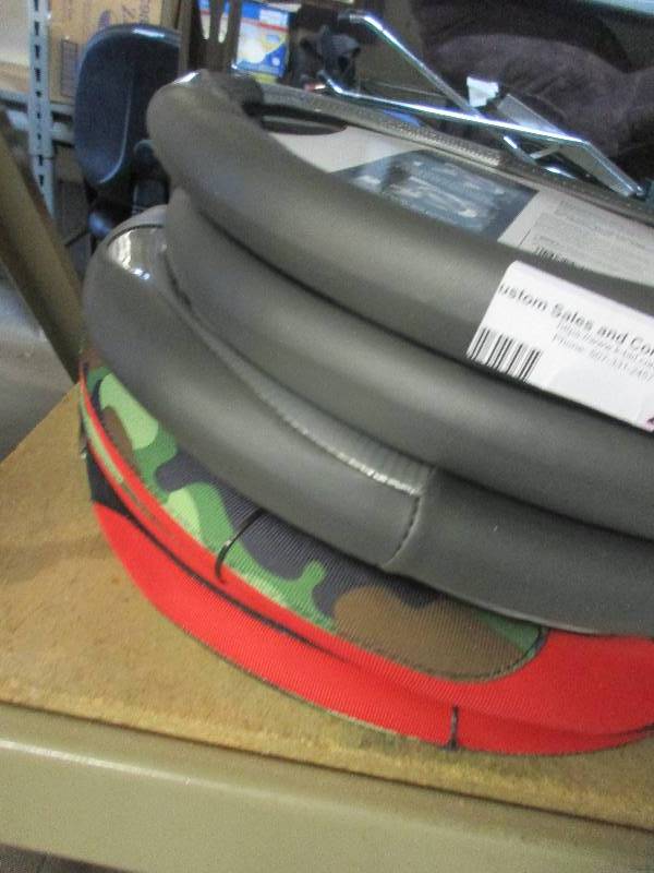 lot 48 image: 6 searing wheel covers