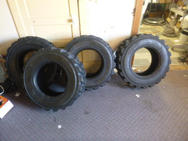 lot 1 image: 4 NEW Allied RBT Skidloader Tires