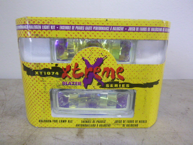 lot 36 image: Blazer Xtreme Halogen Fog Lamp Kit