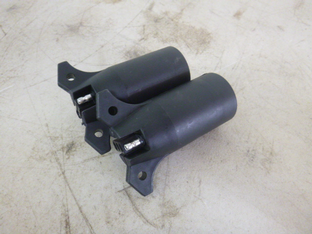 lot 59 image: 2 7 Pin to 4 Pin Conversion Plugs
