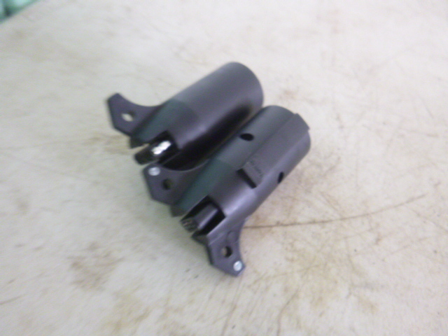 lot 61 image: 2 7 Pin to 4 Pin Conversion Plugs