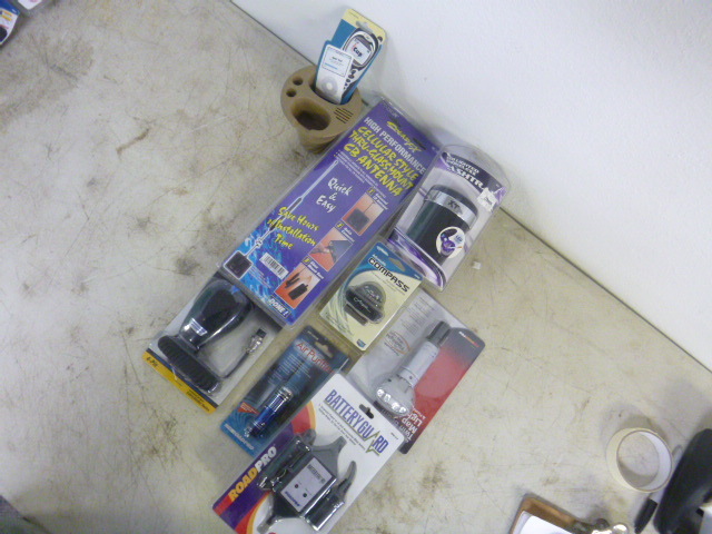 lot 79 image: Miscellaneous Auto Items