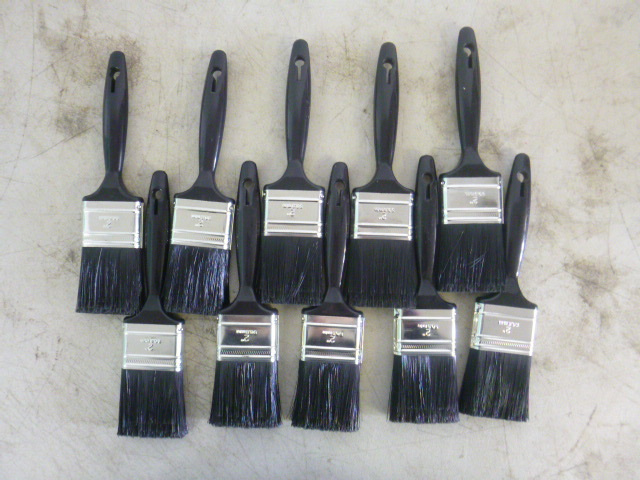 lot 138 image: 10 Paint Brushes