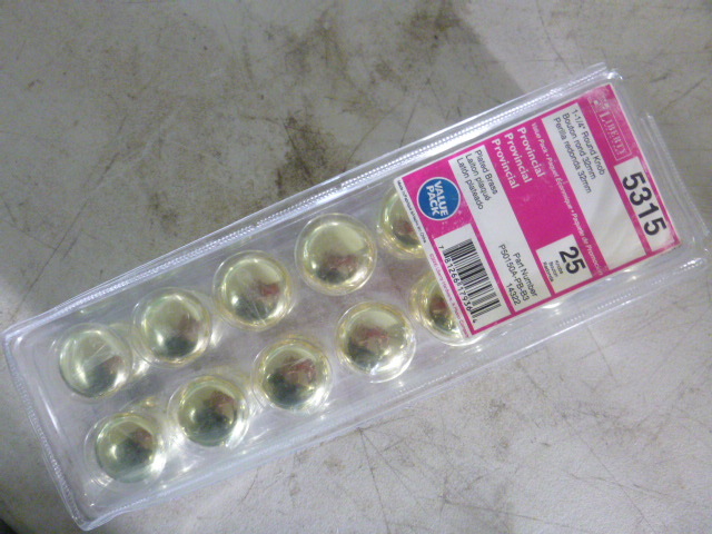 lot 169 image: 25 Round Knobs