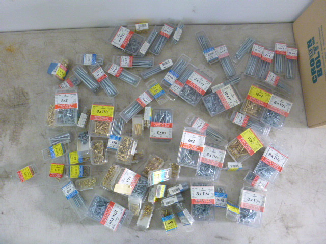 lot 174 image: Miscellaneous Wood Screws