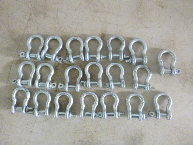 lot 176 image: 20 Clevis Shackles
