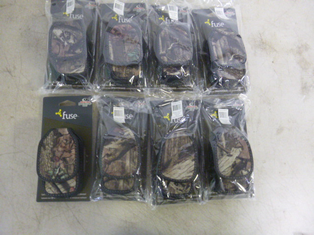 lot 300 image: 8 Fuze Mossy Oak Break-Up Cell Phone Cases