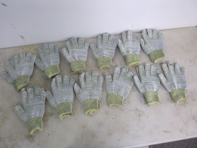lot 369 image: 12 Pair of Gloves