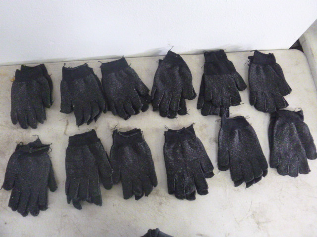lot 372 image: 12 Pair of Gloves