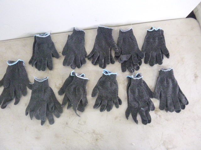 lot 373 image: 12 Pair of Gloves
