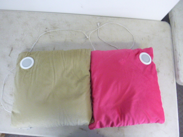 lot 452 image: 2 Sound Pillows