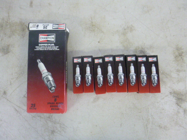 lot 453 image: 8 Champion Copper Plus Spark Plugs
