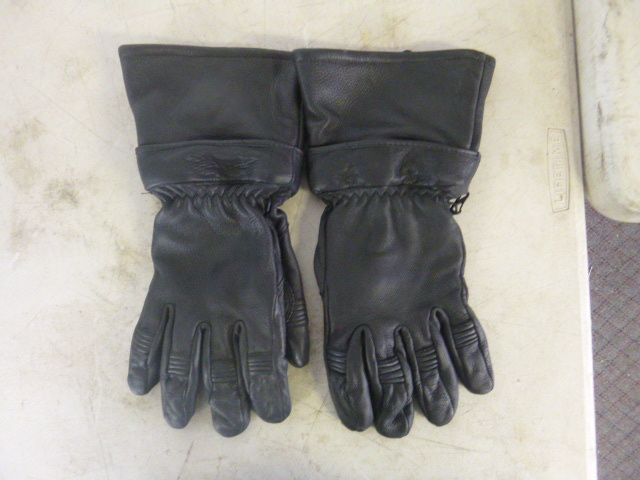 lot 463 image: Leather Motor Cycle Gloves